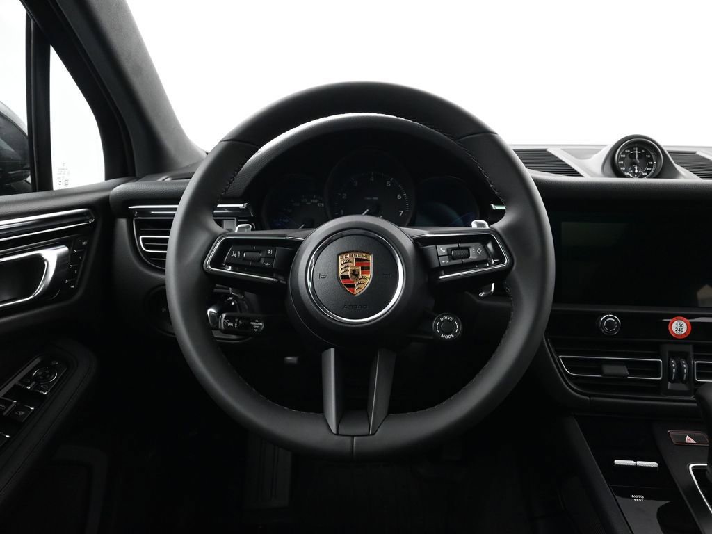 Certified 2026 Porsche Macan image 13