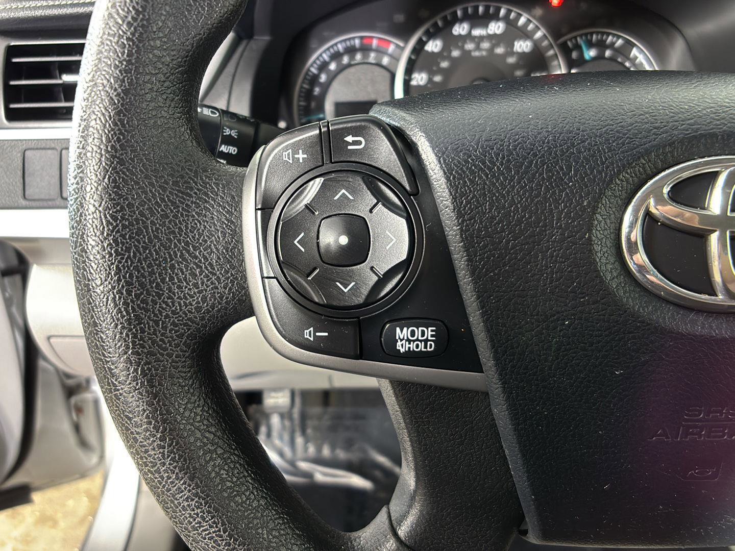 Used 2014 Toyota Camry LE FWD image 30