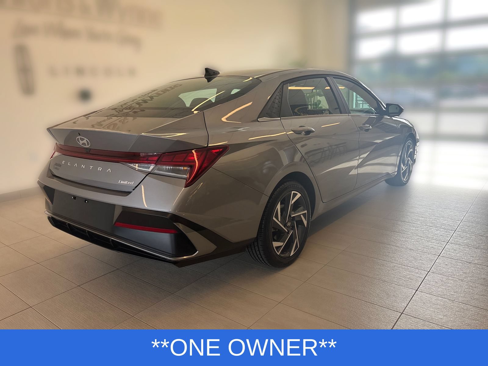 Used 2025 Hyundai Elantra Limited FWD image 2