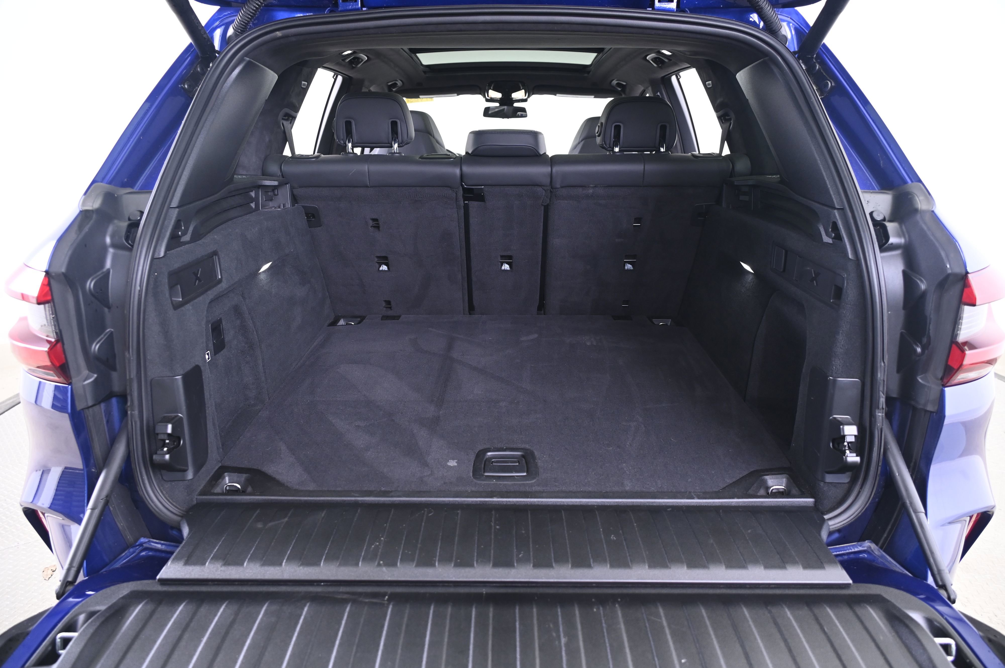 Used 2022 BMW X5 M w/ Executive Package image 15