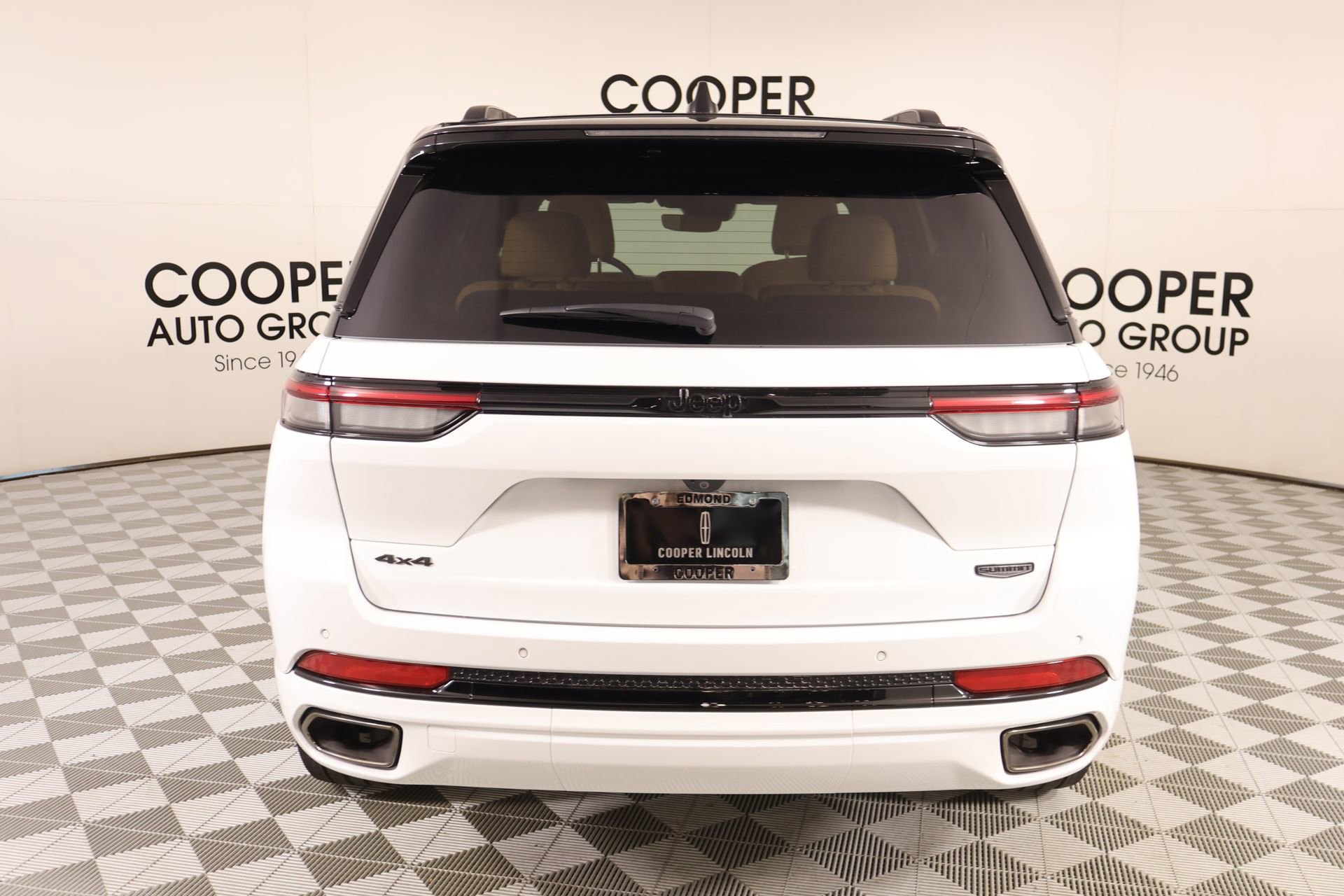 Used 2025 Jeep Grand Cherokee Summit AWD/4WD image 24