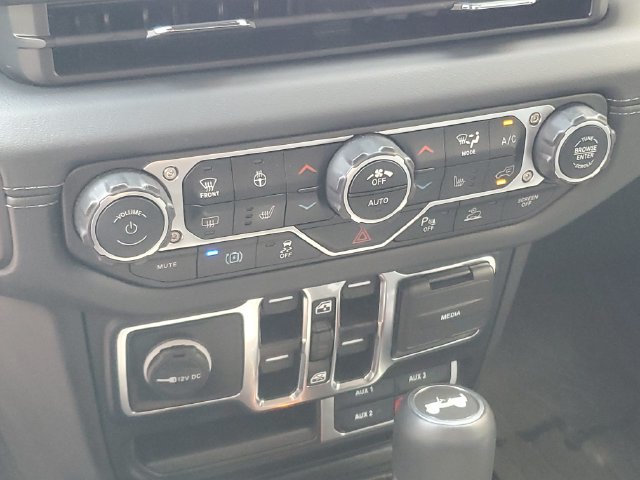 Used 2024 Jeep Wrangler High Altitude AWD/4WD image 15