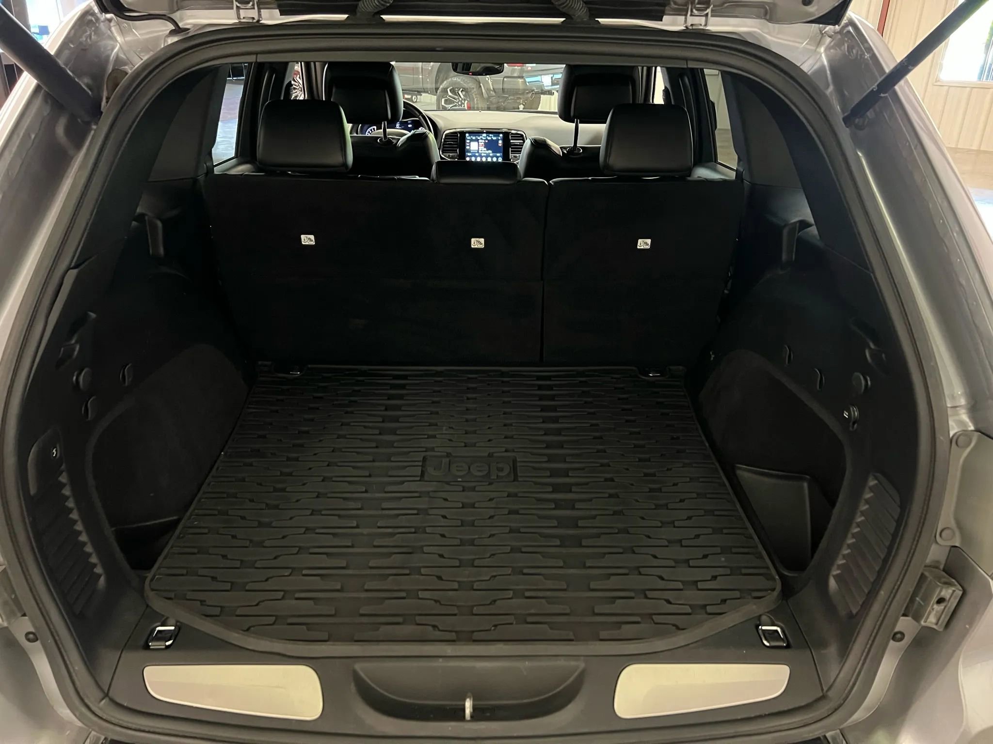 Used 2019 Jeep Grand Cherokee Limited image 37