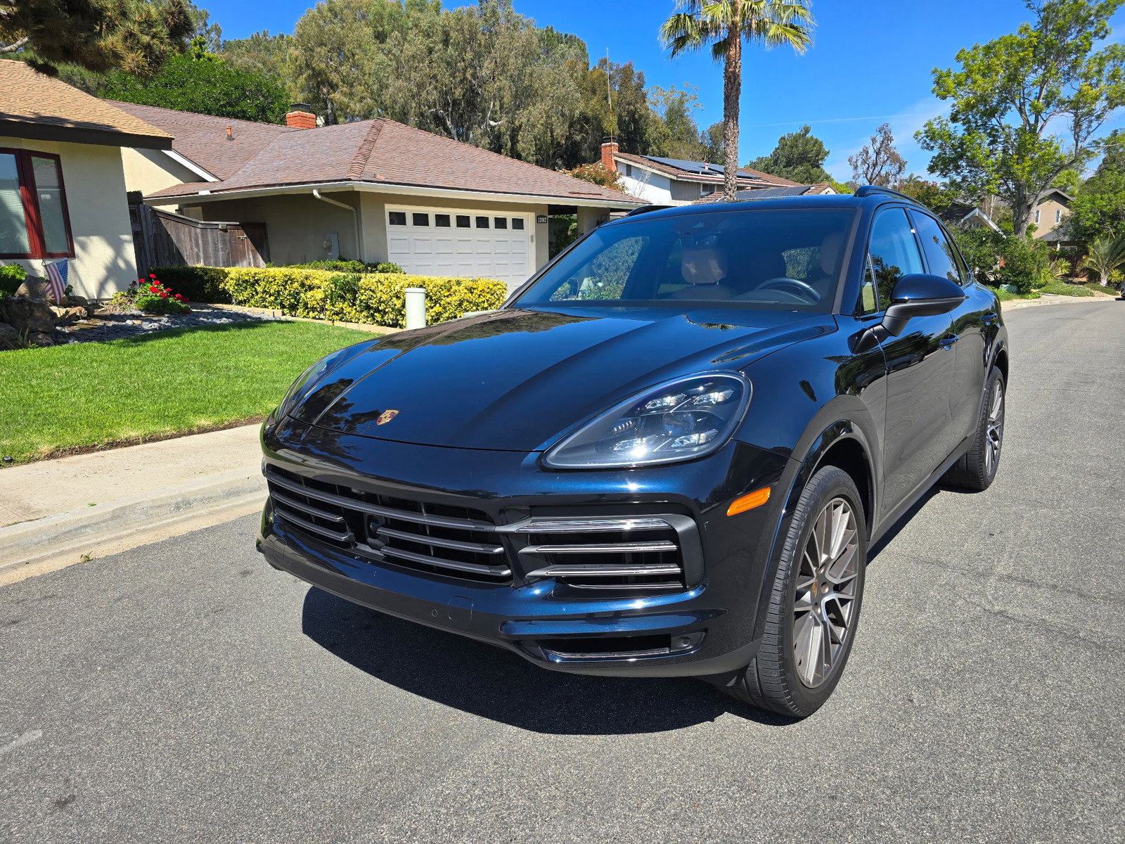 Used 2022 Porsche Cayenne Platinum Edition w/ Premium Package Plus image 7