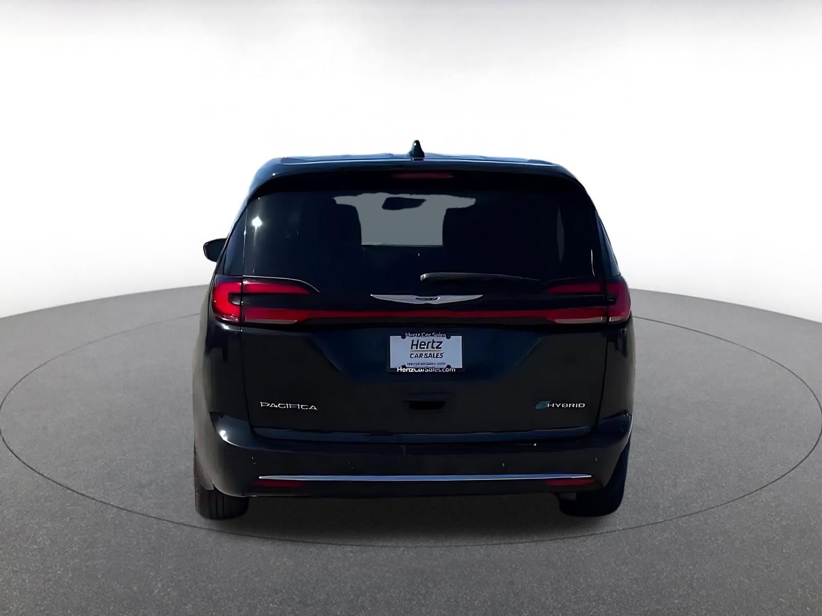 Used 2023 Chrysler Pacifica Touring-L image 12