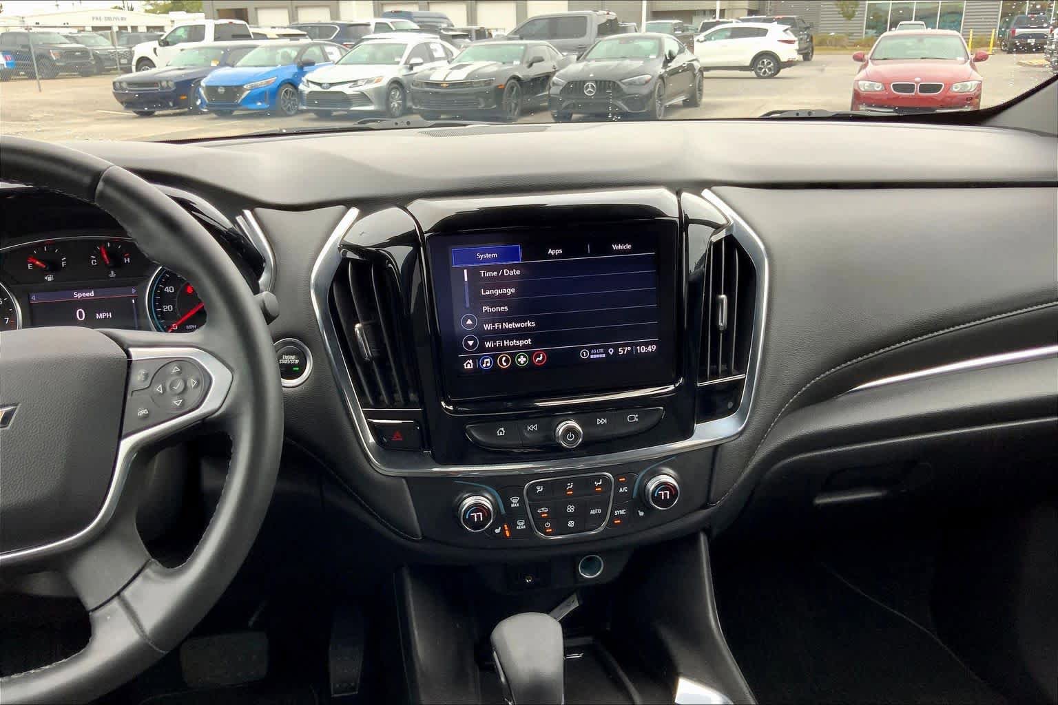 Used 2023 Chevrolet Traverse LT w/ Rear Camera Mirror Package image 7