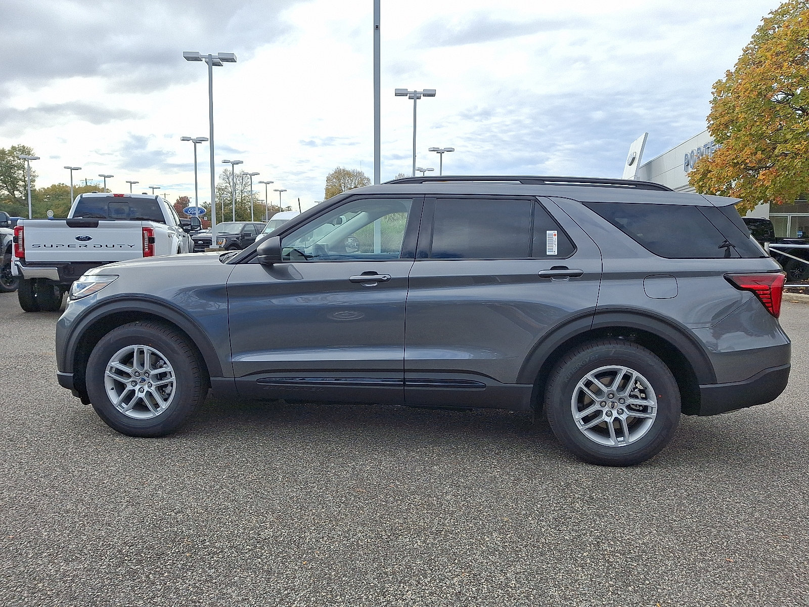 New 2026 Ford Explorer Active RWD image 4