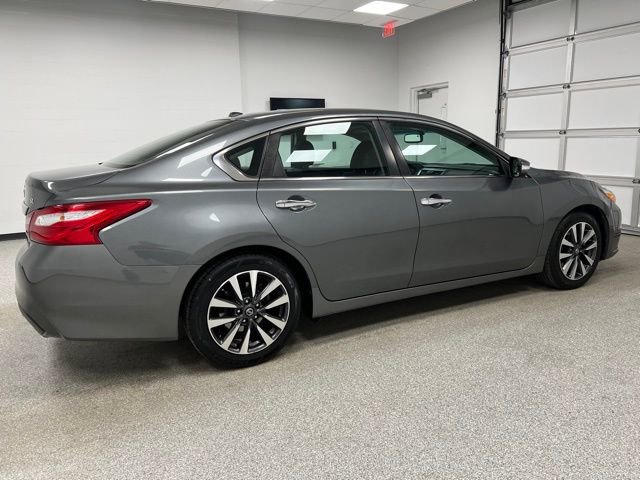 Used 2017 Nissan Altima 2.5 SL w/ Moonroof Package image 11