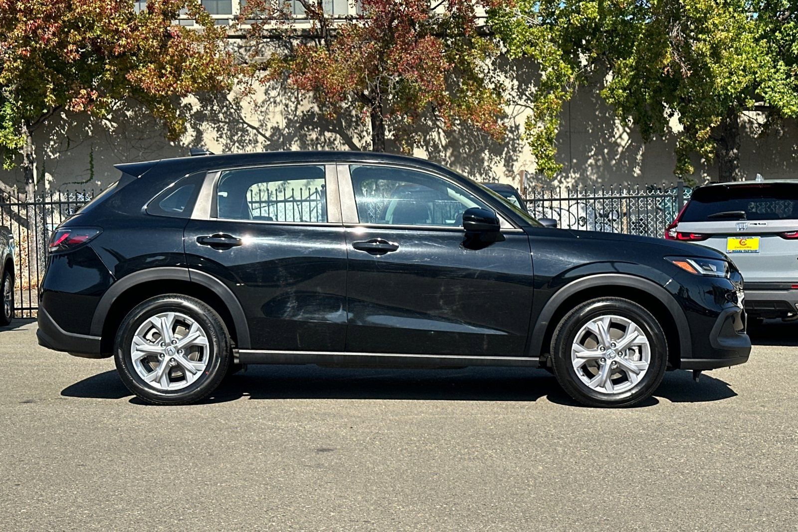 Used 2024 Honda HR-V LX image 3