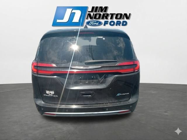 Used 2023 Chrysler Pacifica Touring-L FWD image 9