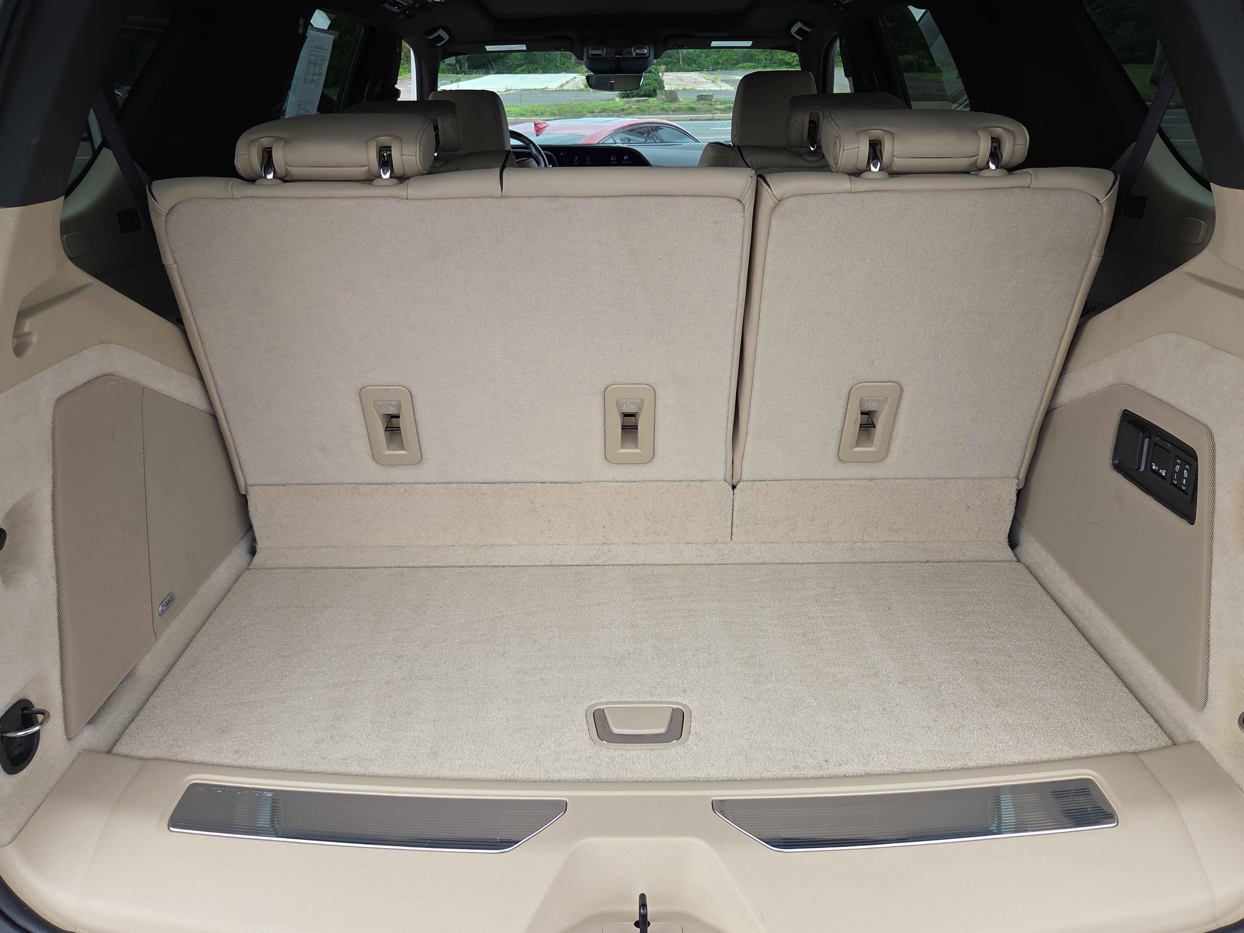 Used 2024 Cadillac Escalade Premium Luxury w/ Performance Package AWD/4WD image 34