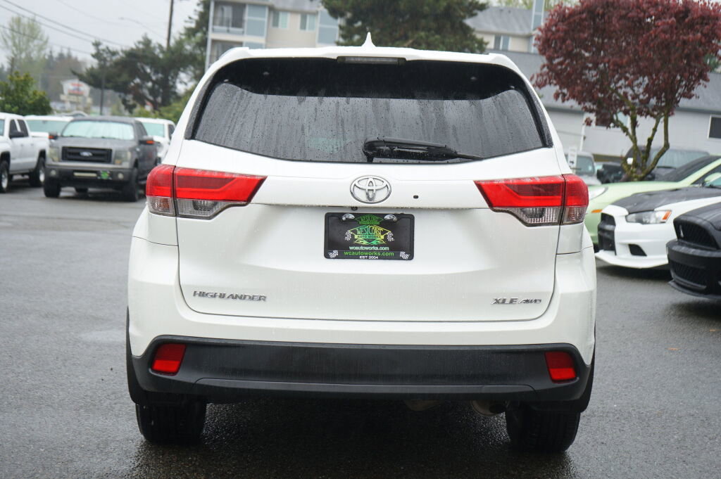 Used 2017 Toyota Highlander XLE image 4