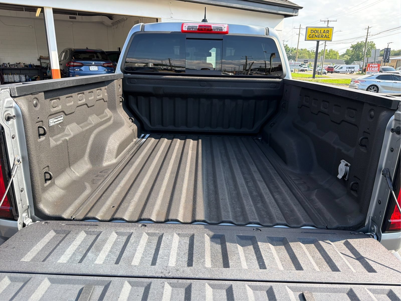 Used 2023 GMC Canyon AT4 w/ AT4 Premium Package AWD/4WD image 13