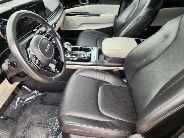 Used 2022 Kia Carnival EX FWD image 13