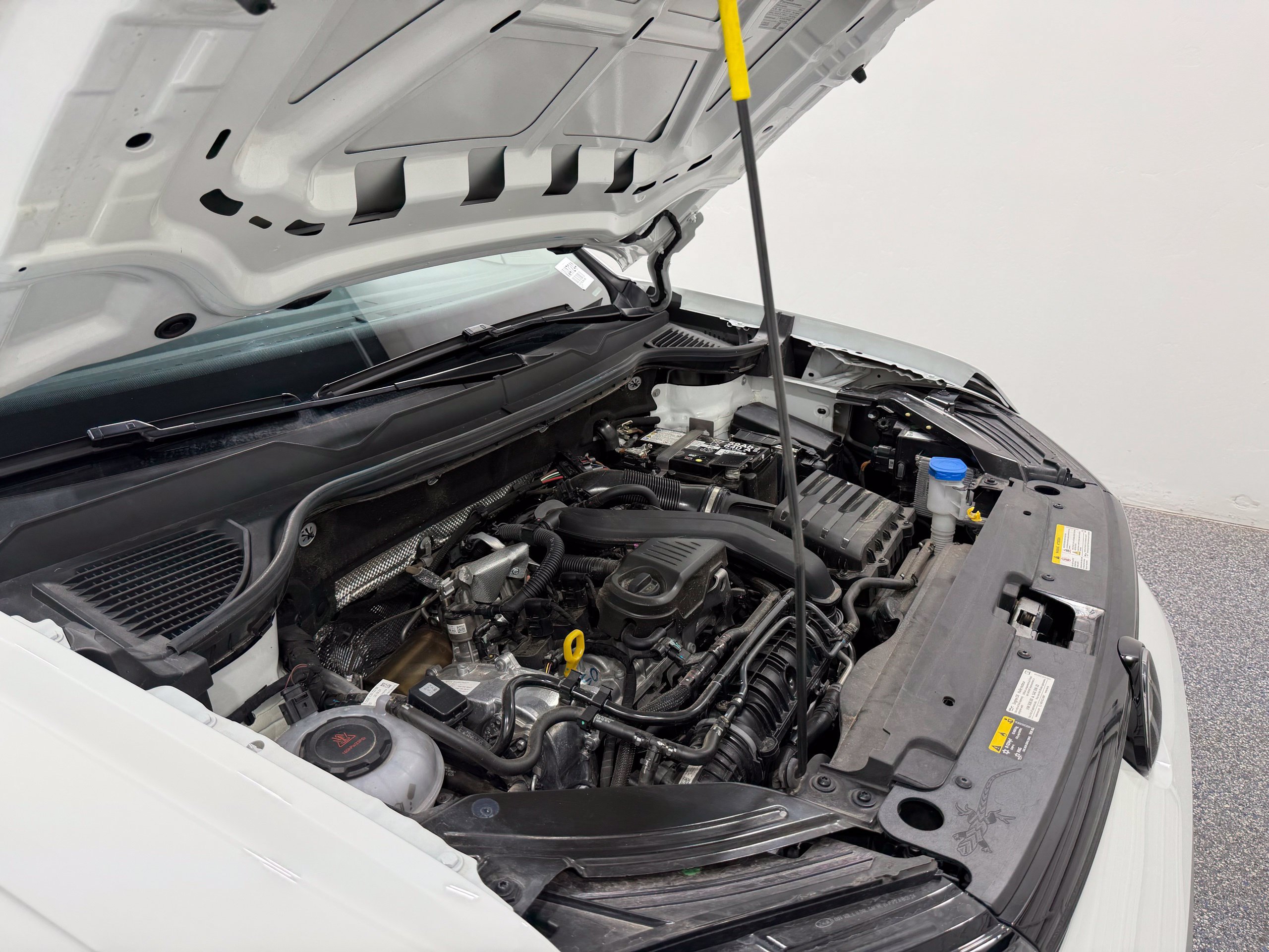 Certified 2025 Volkswagen Taos SE FWD image 49