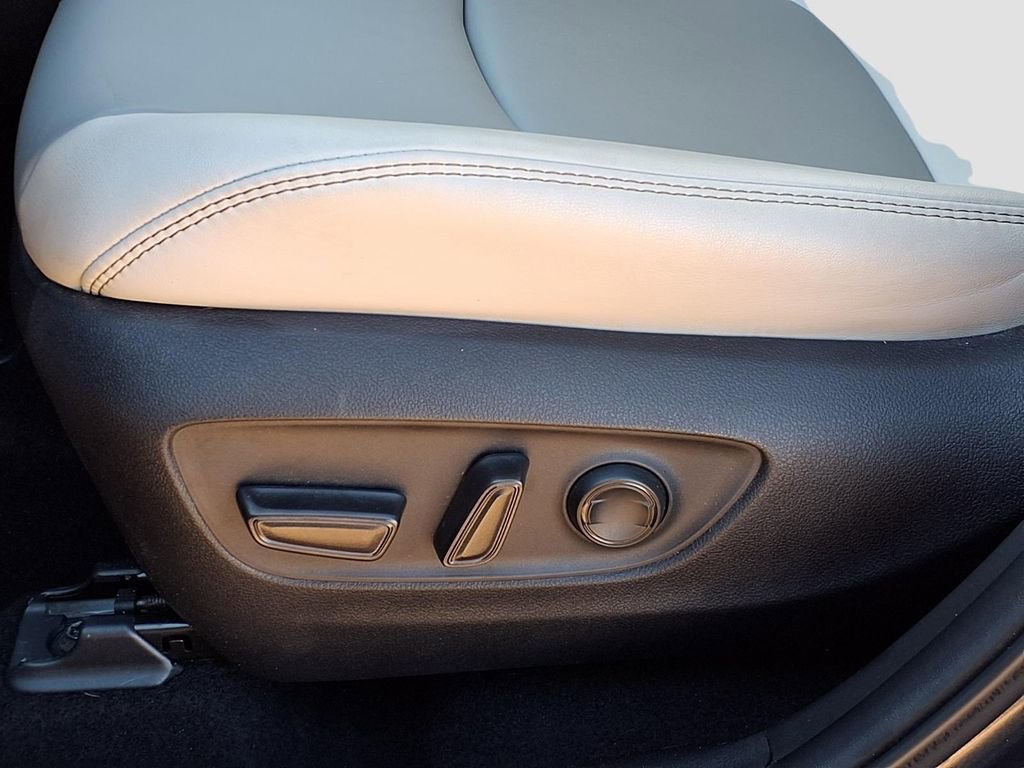 Used 2023 Toyota RAV4 XLE Premium image 27