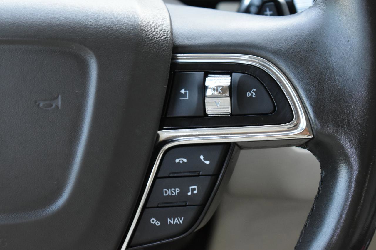 Used 2018 Lincoln Navigator Select RWD image 16