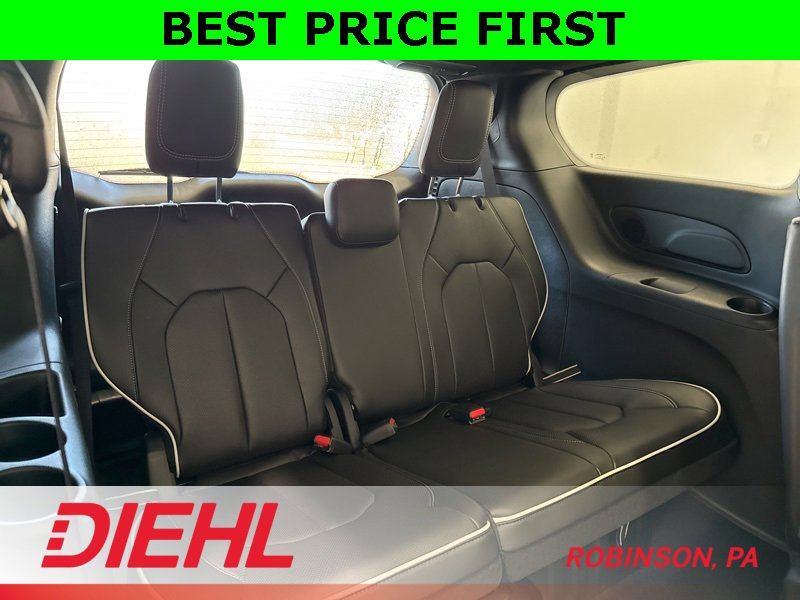 New 2026 Chrysler Pacifica Limited w/ S Appearance Package image 12