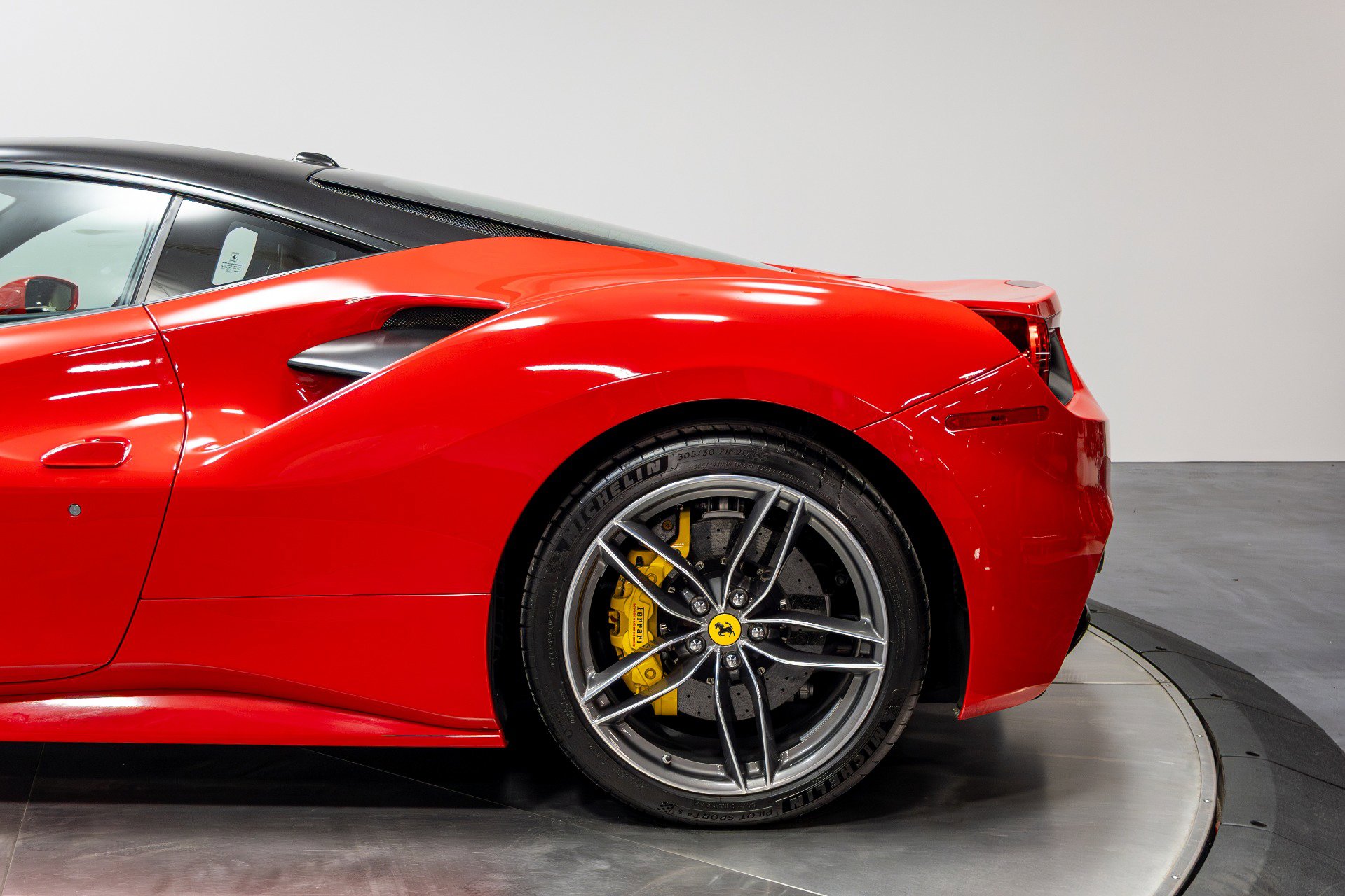 Used 2018 Ferrari 488 GTB image 37