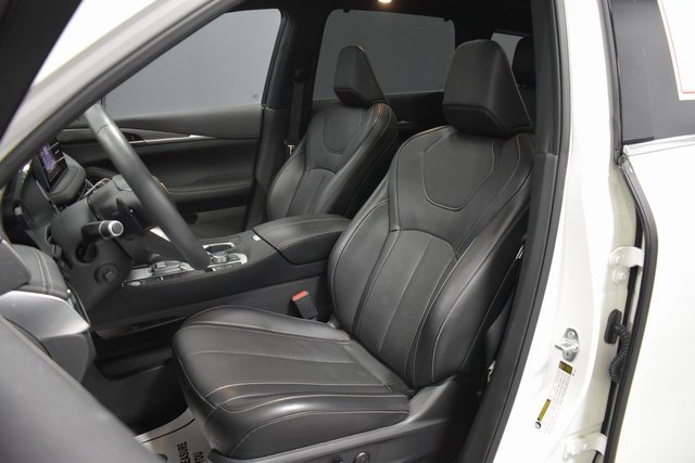 Used 2025 INFINITI QX60 Luxe w/ Black Edition image 5