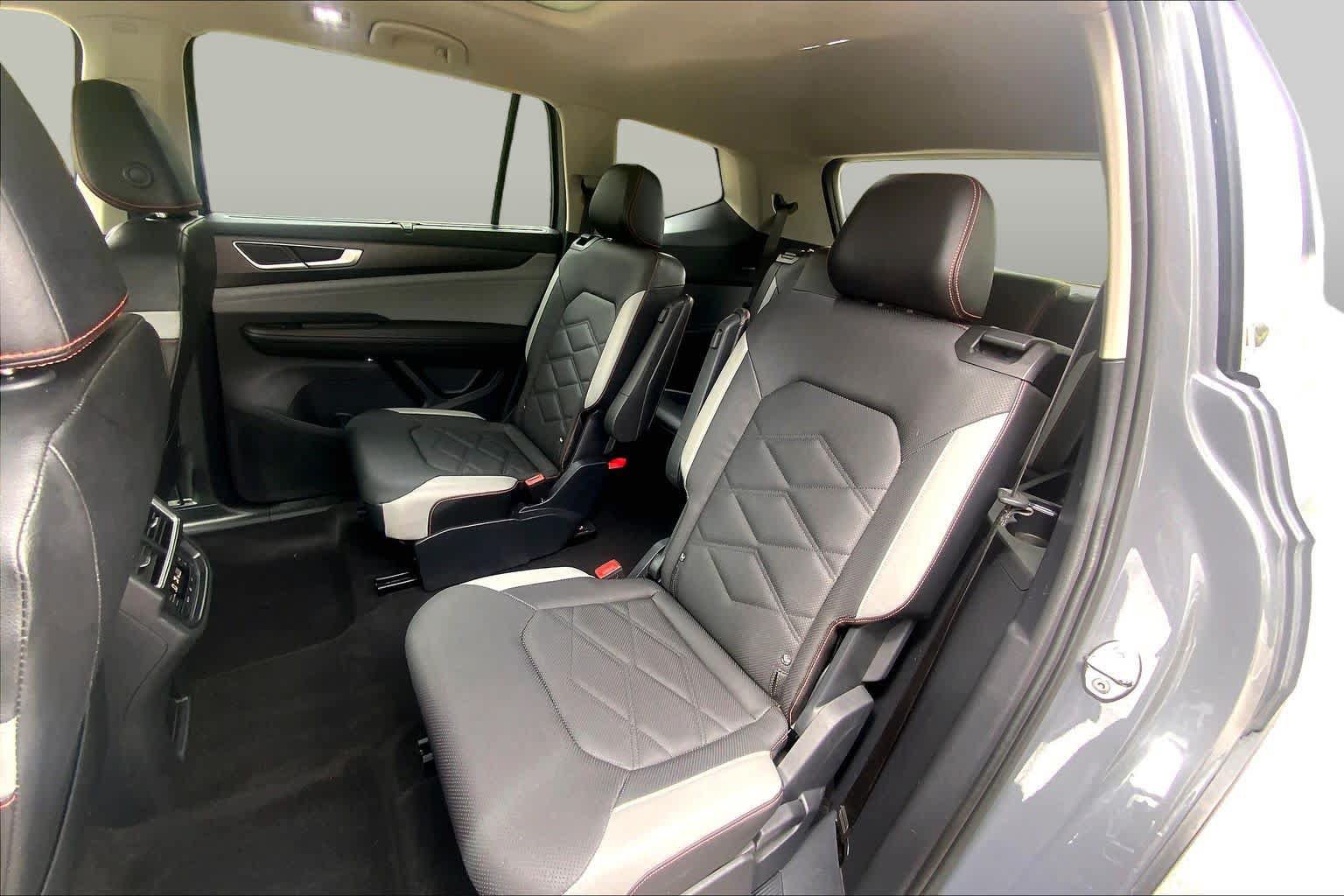 Used 2024 Volkswagen Atlas Peak Edition SE AWD/4WD image 19