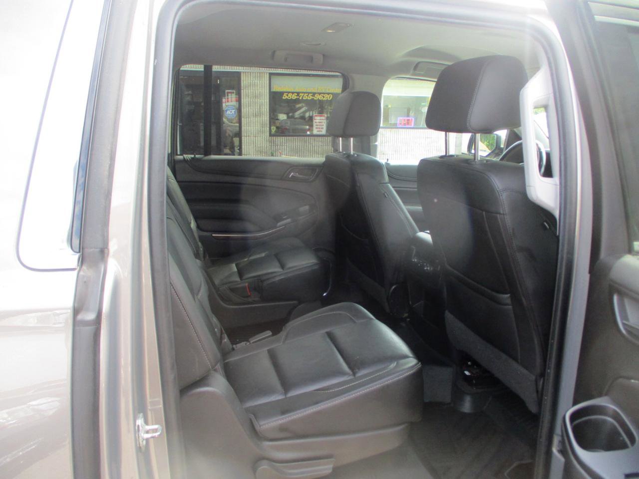 Used 2019 Chevrolet Suburban LT w/ Luxury Package image 10