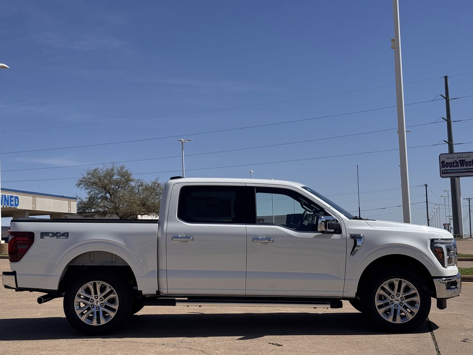 Used 2025 Ford F150 Lariat w/ Equipment Group 501A Mid image 3