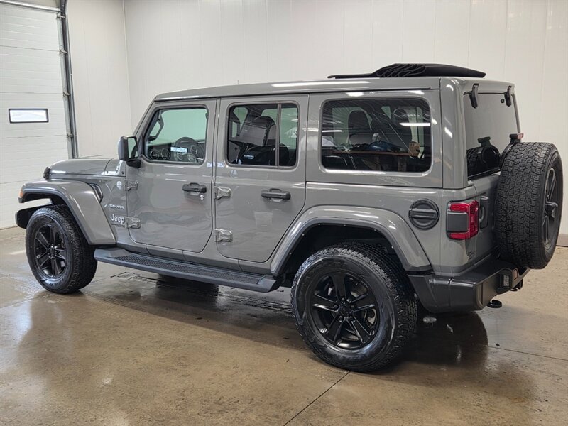 Used 2022 Jeep Wrangler Unlimited Sahara w/ LED Lighting Group AWD/4WD image 5