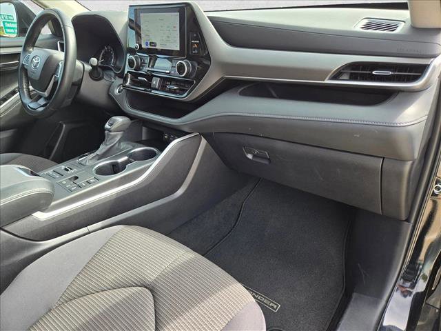 Used 2024 Toyota Highlander LE AWD/4WD image 21