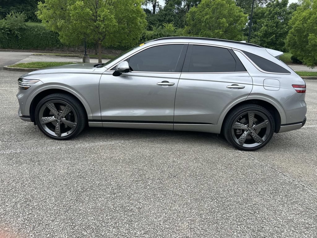 Used 2022 Genesis GV70 3.5T Sport w/ Sport Prestige Package AWD/4WD image 4