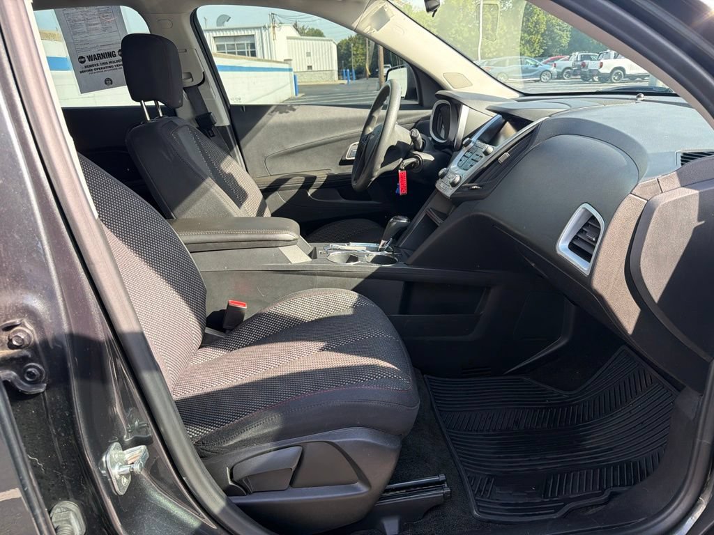 Used 2017 Chevrolet Equinox LS FWD image 23