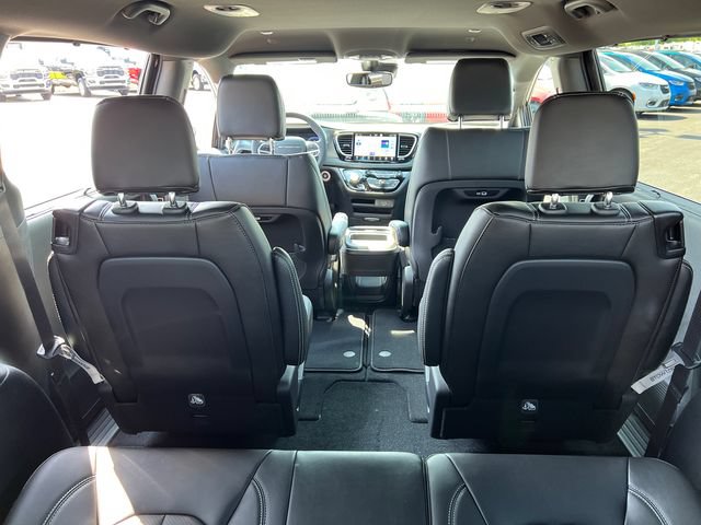New 2027 Chrysler Pacifica Select w/ Family Tech Group FWD image 7