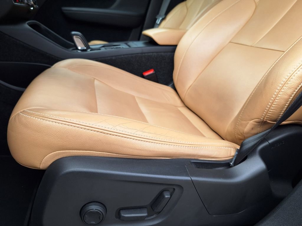 Used 2019 Volvo XC40 T5 Momentum image 10