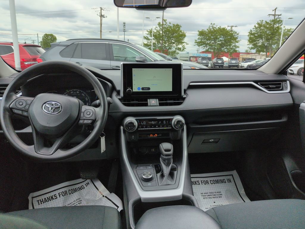 Used 2024 Toyota RAV4 LE AWD/4WD image 12