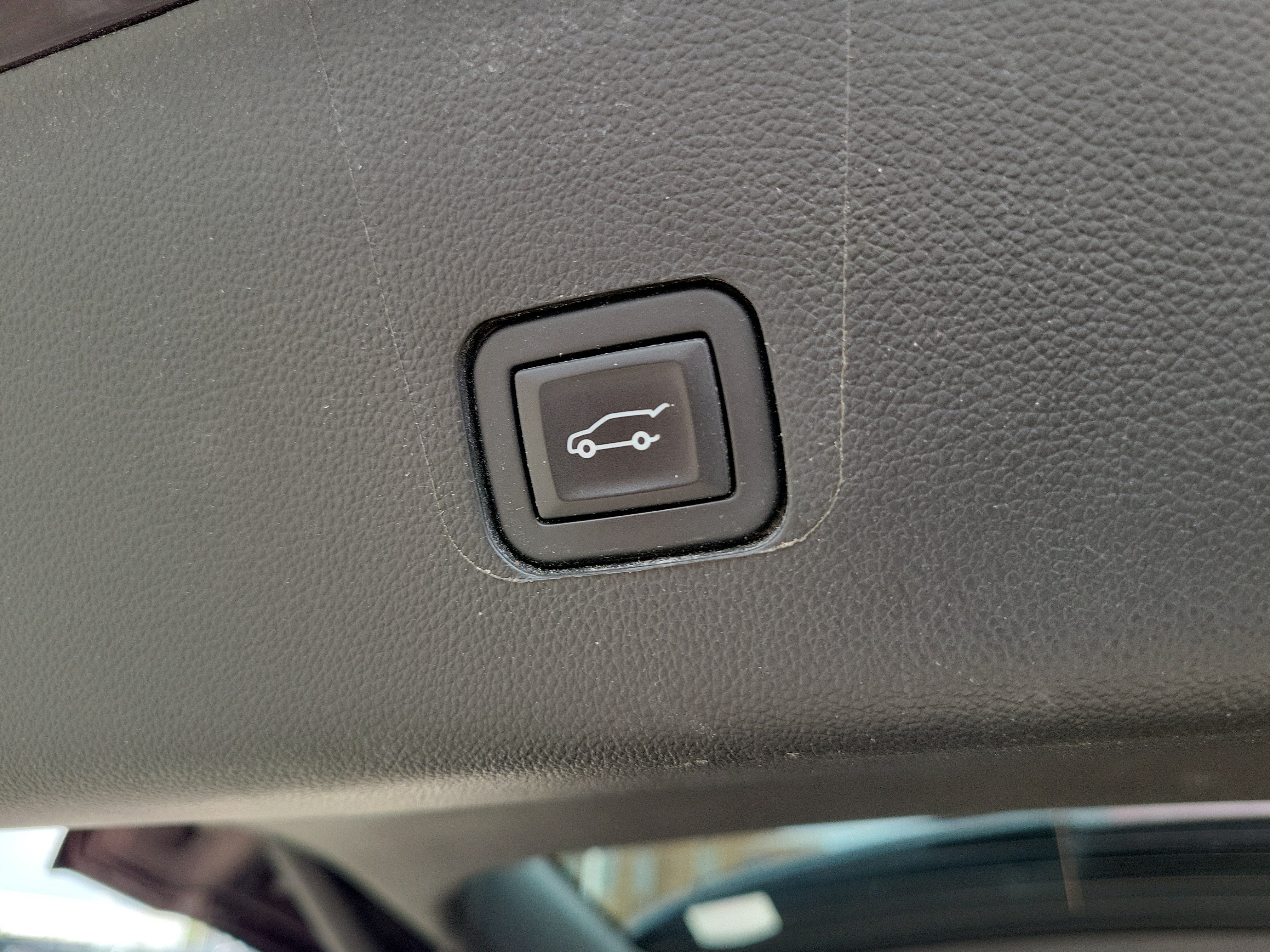 Used 2023 Chevrolet Traverse LT FWD image 8