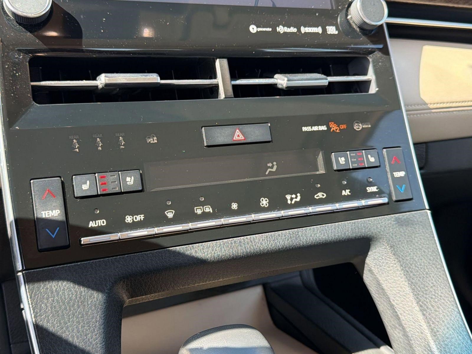 Used 2019 Toyota Avalon Limited image 26