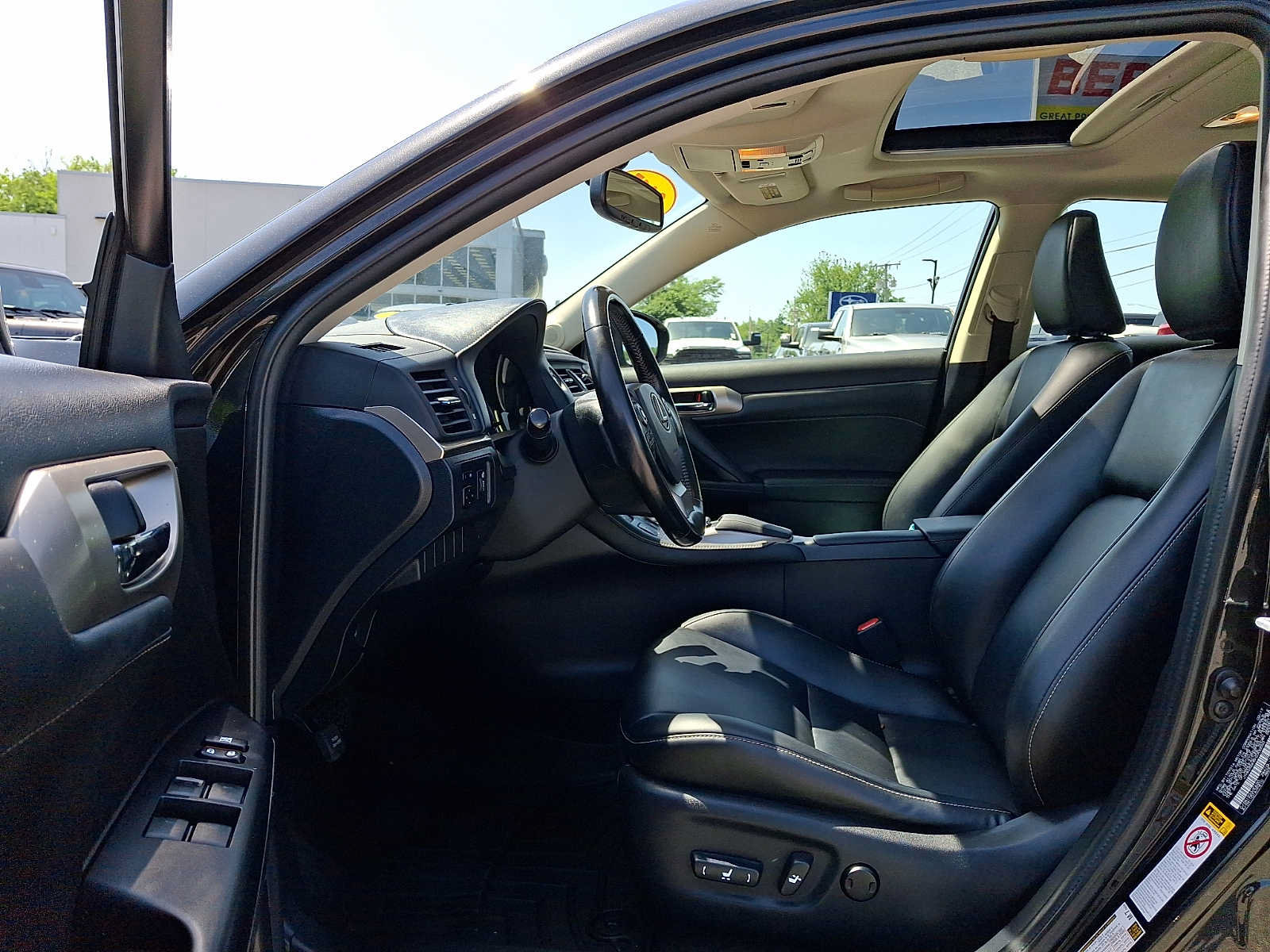 Used 2017 Lexus CT 200h w/ Navigation System Package FWD image 13