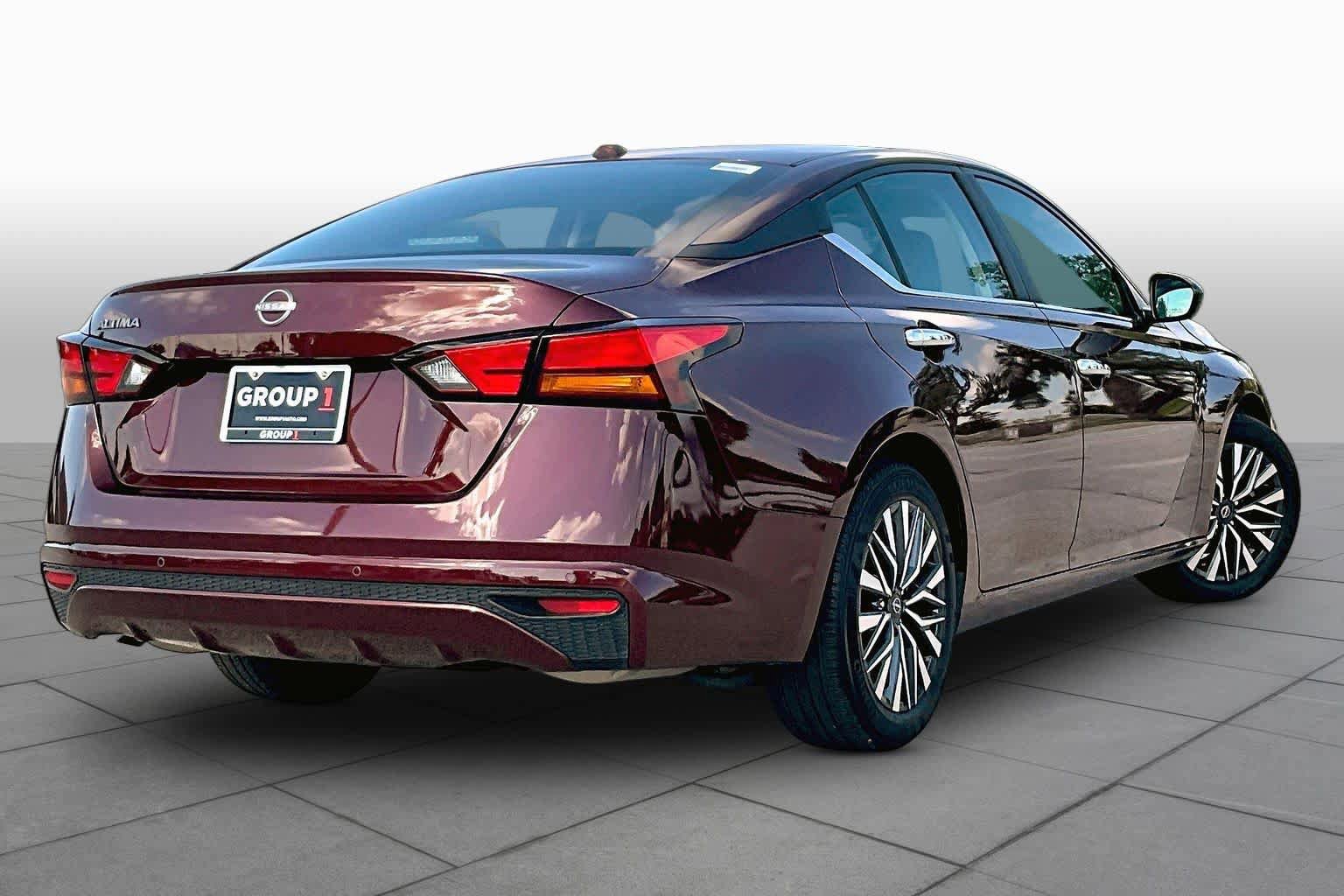 Used 2025 Nissan Altima 2.5 SV FWD image 13