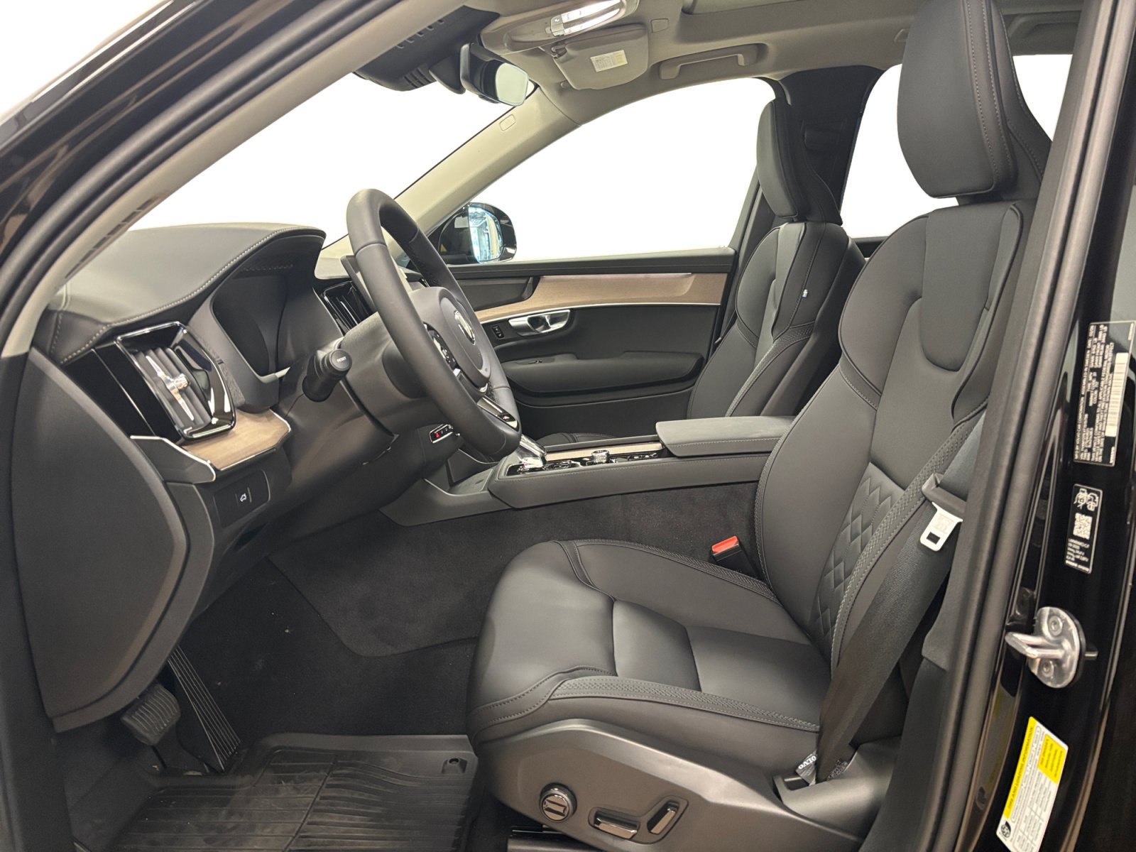 New 2026 Volvo XC90 B5 Plus w/ Protection Package AWD/4WD image 11