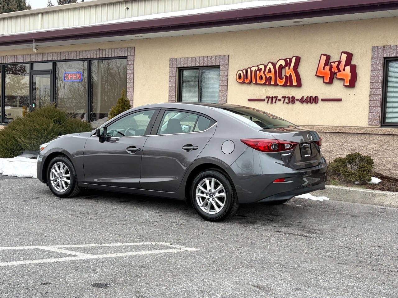 Used 2018 MAZDA MAZDA3 Sport w/ Preferred Equipment Package FWD image 5