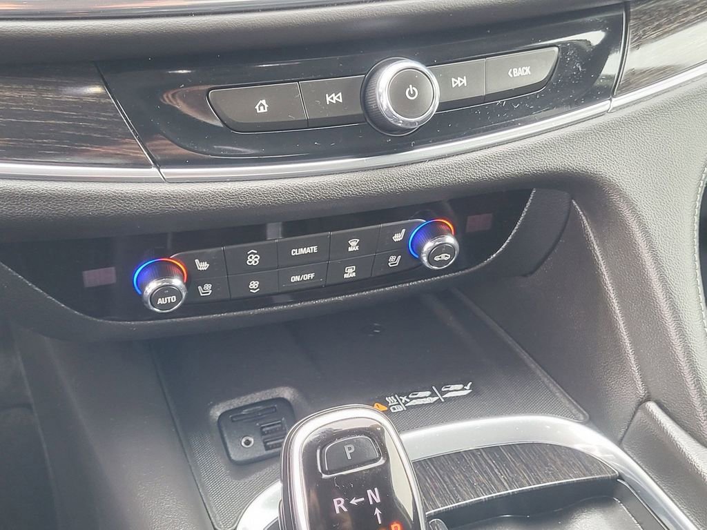 Used 2020 Buick Enclave Avenir w/ Avenir Technology Package AWD/4WD image 19