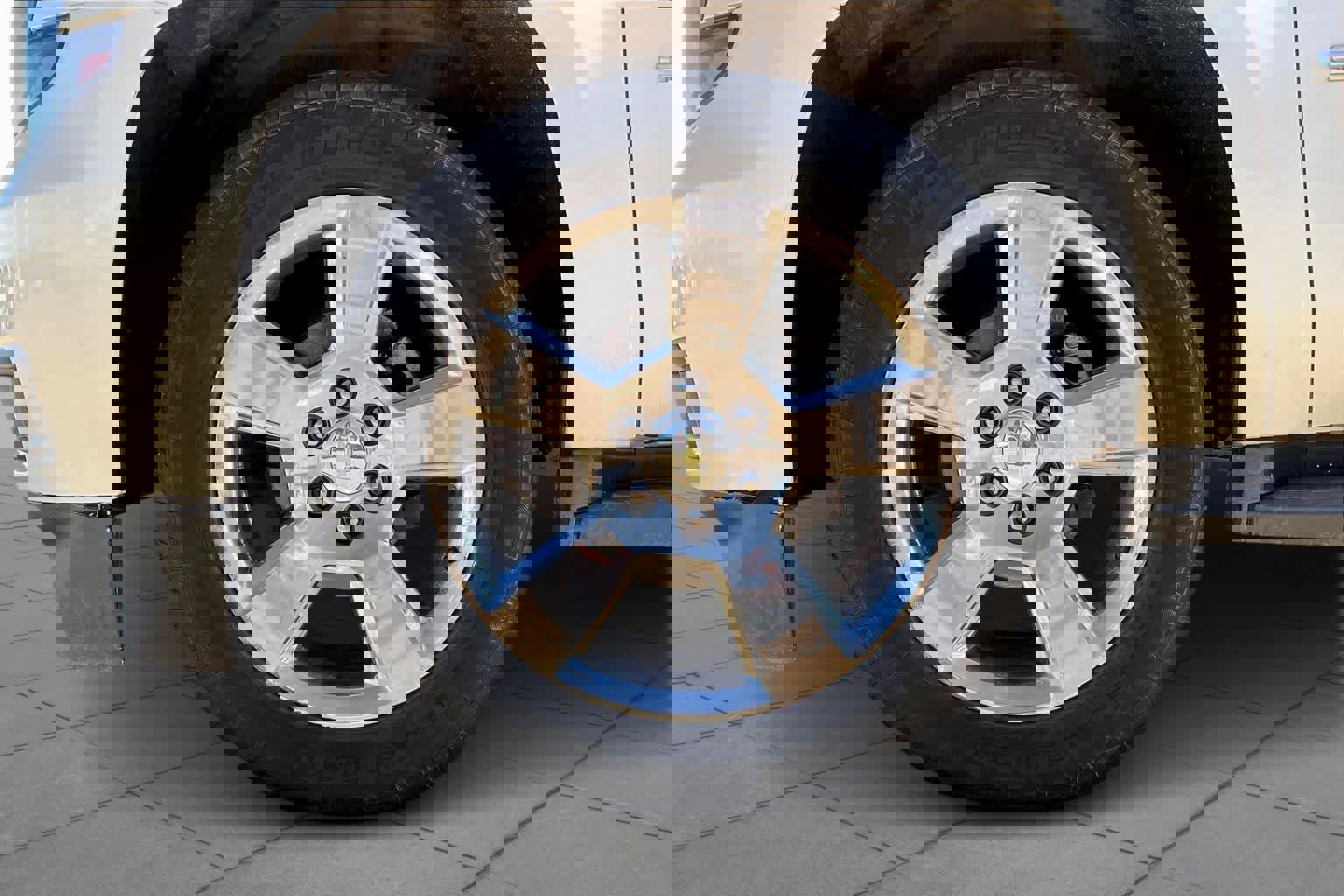 Used 2015 Chevrolet Suburban LT image 11