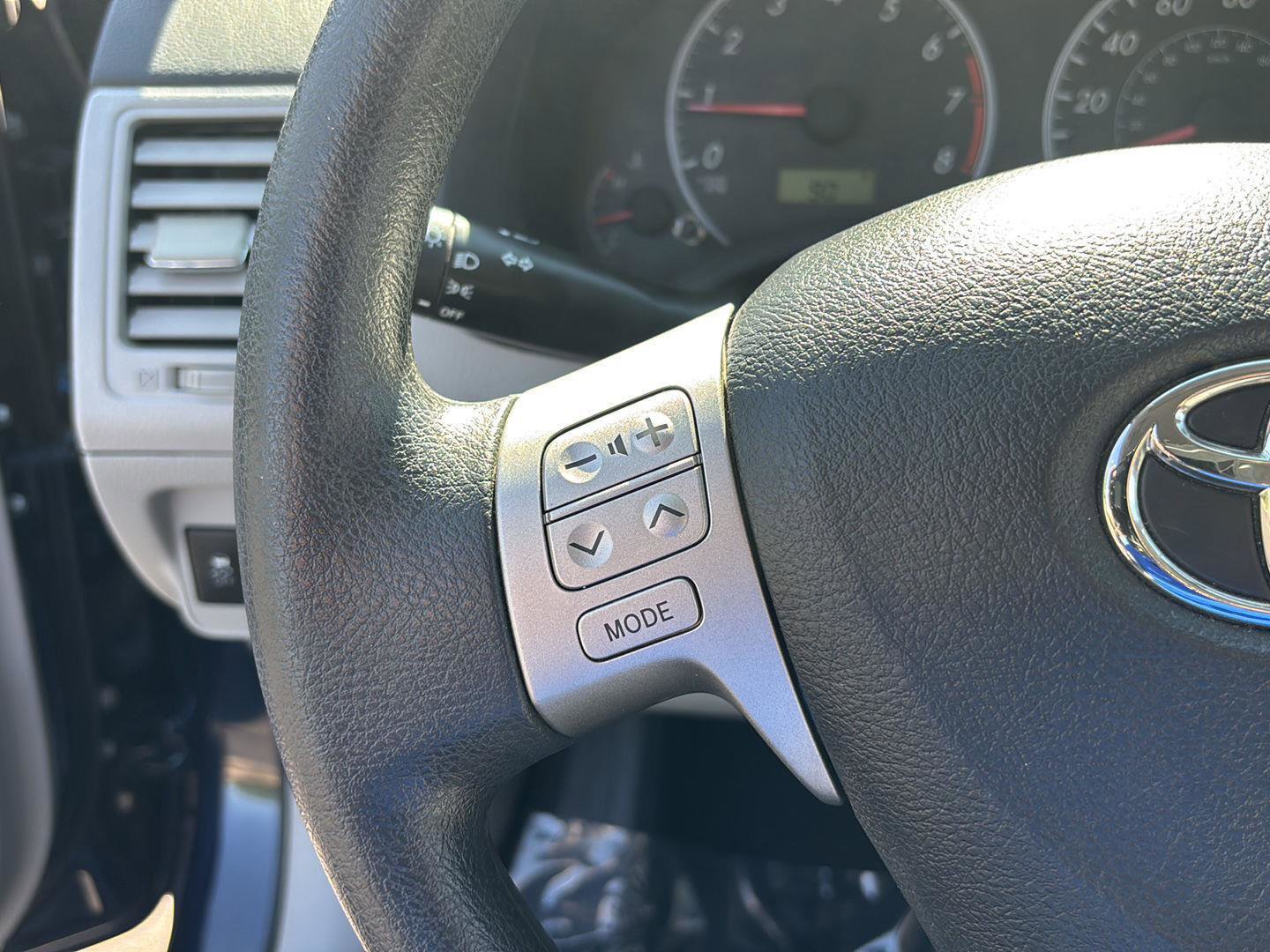 Used 2013 Toyota Corolla LE FWD image 27