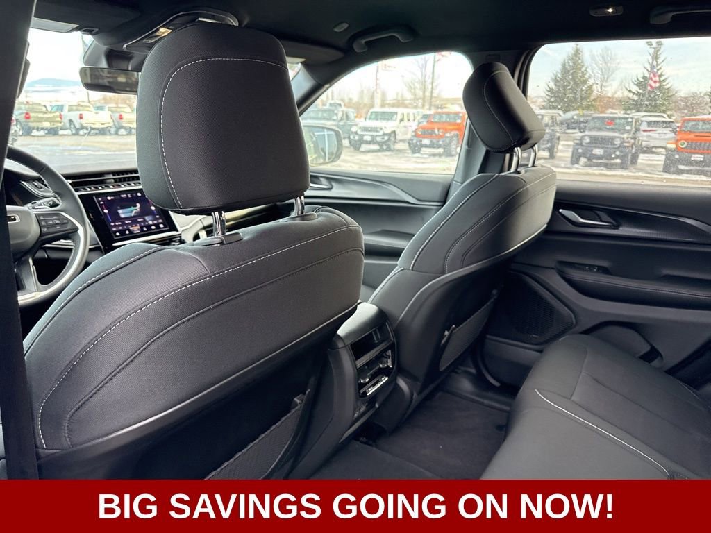 New 2025 Jeep Grand Cherokee Laredo AWD/4WD image 36