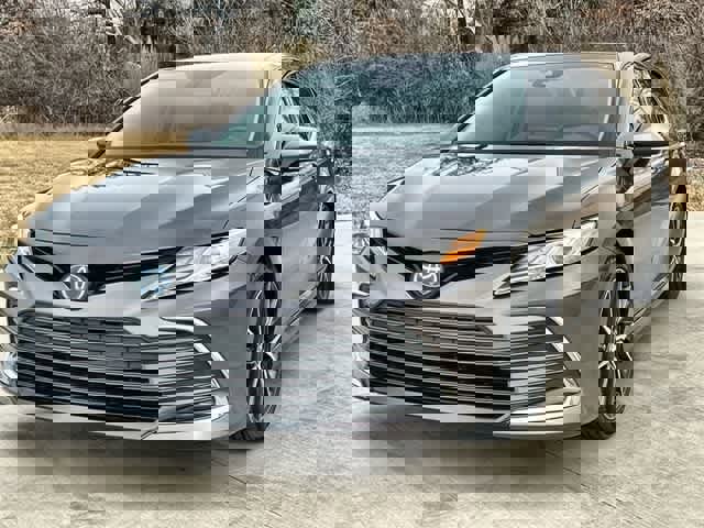 Used 2022 Toyota Camry XLE image 2