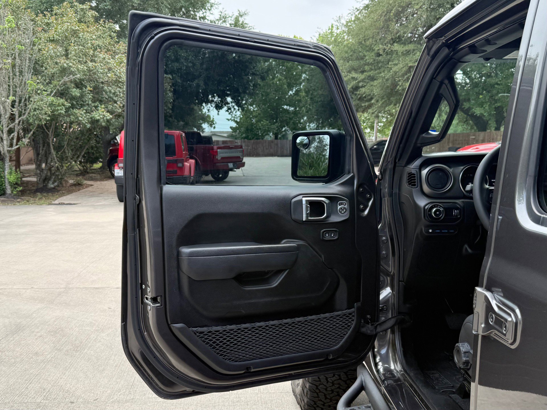 Used 2023 Jeep Wrangler Unlimited AWD/4WD image 22