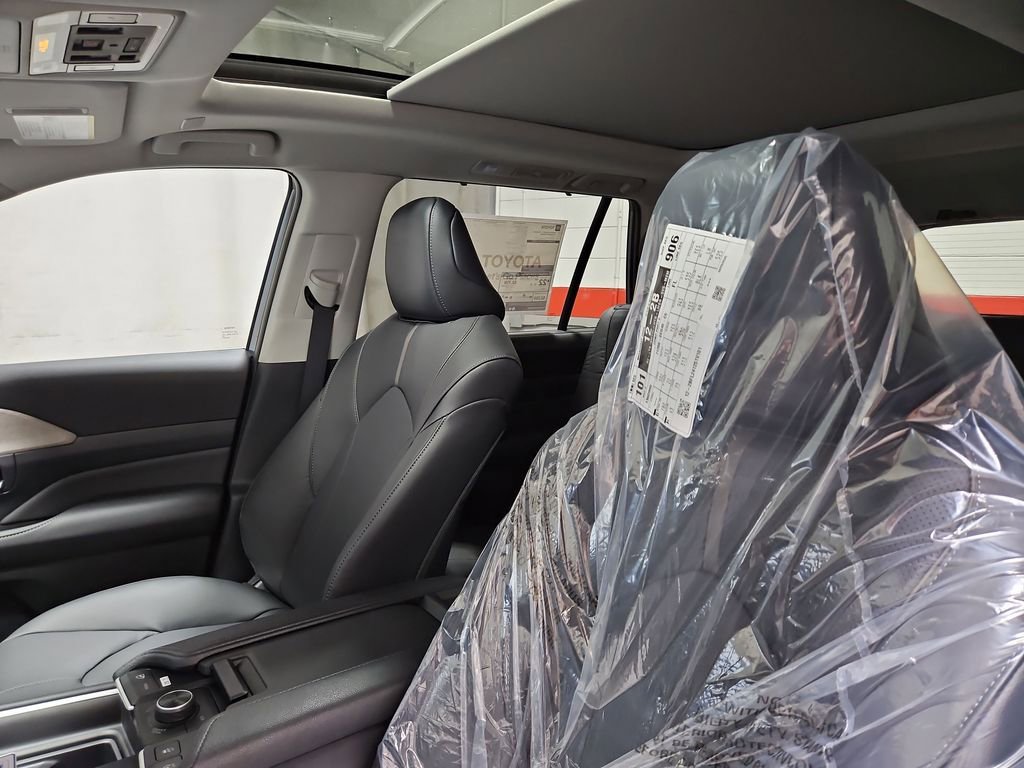 New 2026 Toyota Grand Highlander Platinum image 11