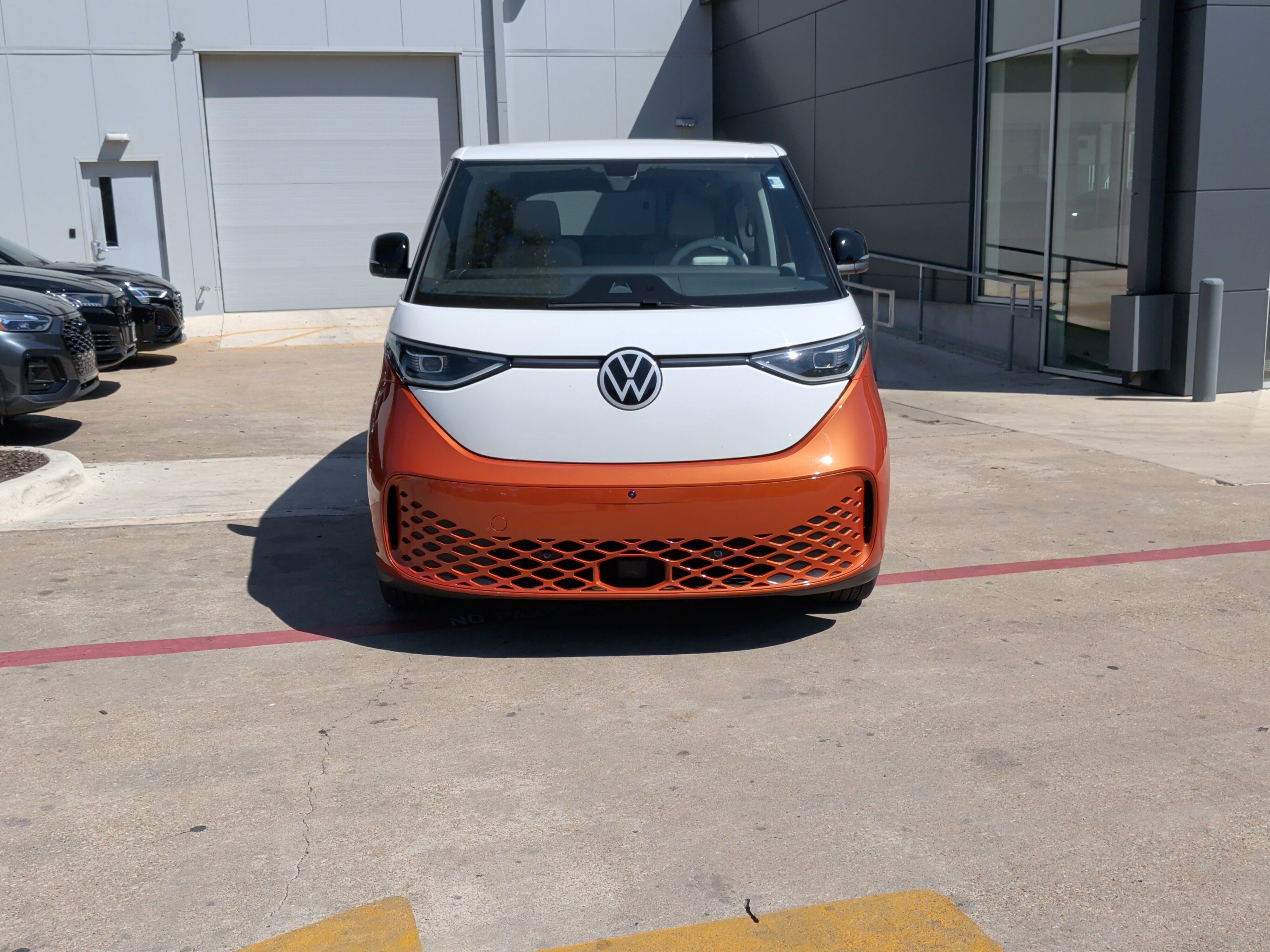 Used 2025 Volkswagen ID. Buzz 1st Edition AWD/4WD image 3