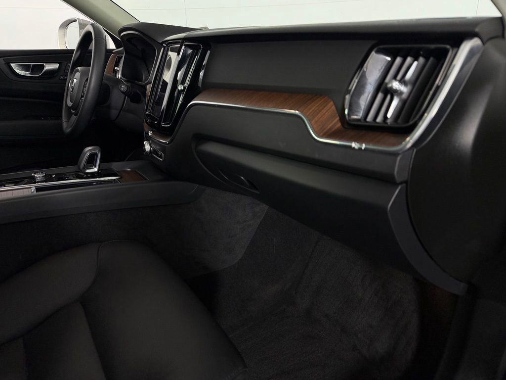Used 2023 Volvo XC60 B5 Plus w/ Climate Package image 32