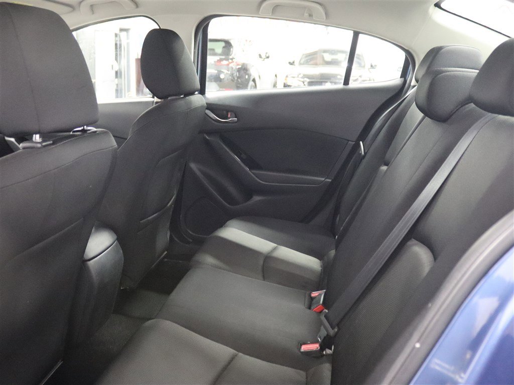 Used 2018 MAZDA MAZDA3 Sport FWD image 11